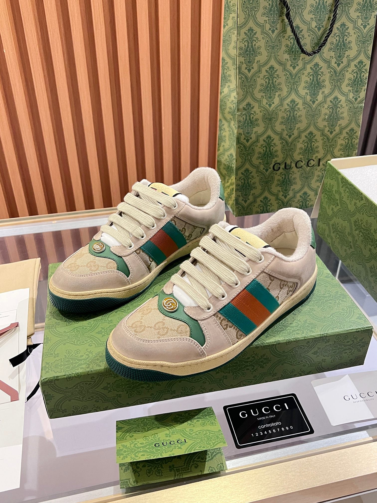 Gucci – Gradient Wordmark Pattern - Pre owned