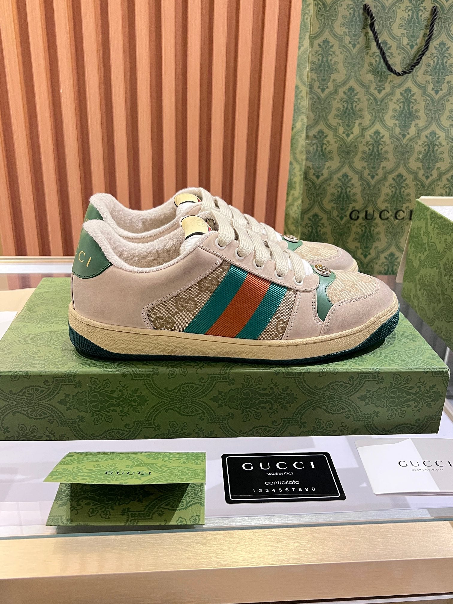 Gucci – Gradient Wordmark Pattern - Pre owned