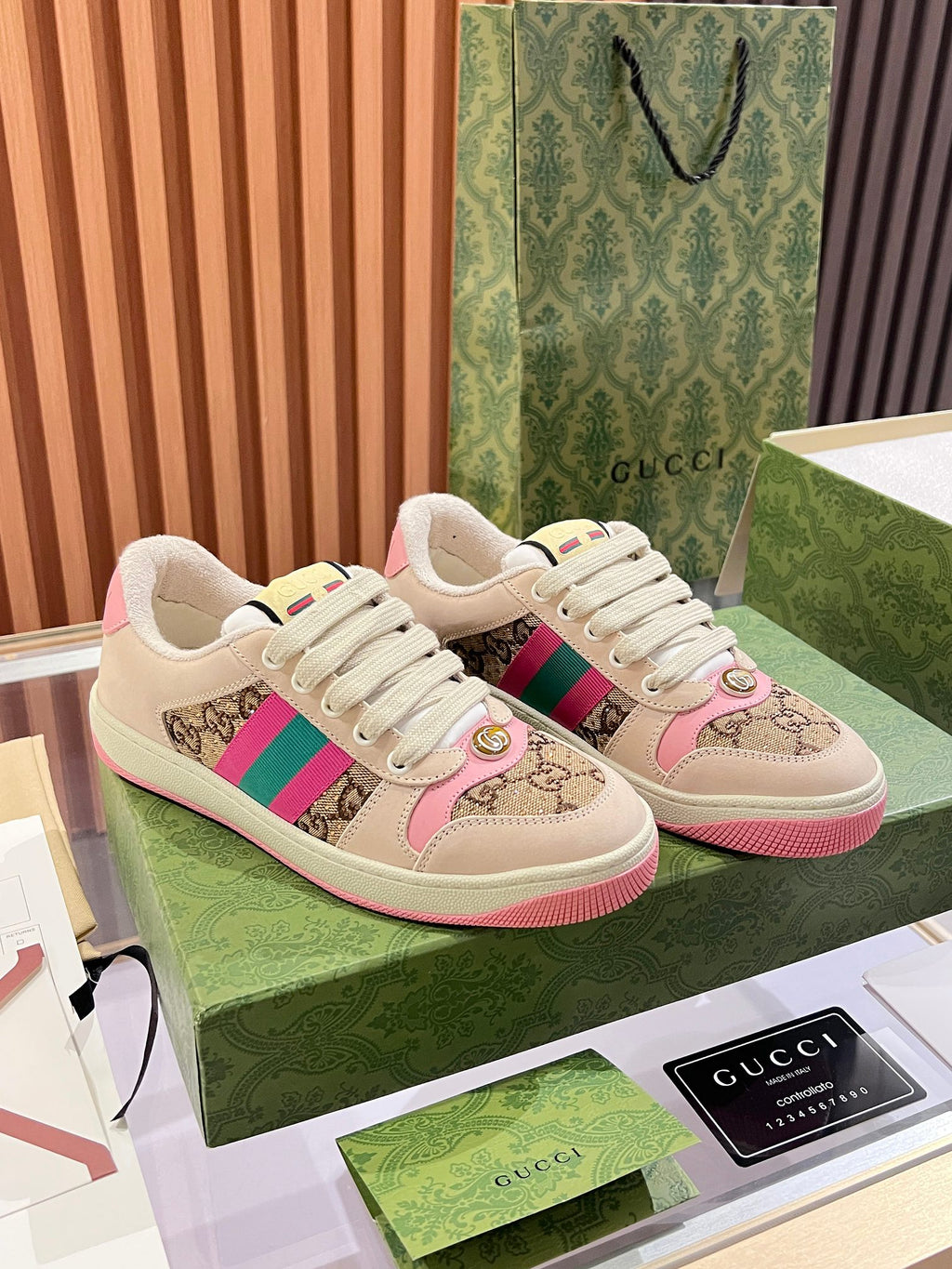 Gucci Distressed sneakers - Pre owned