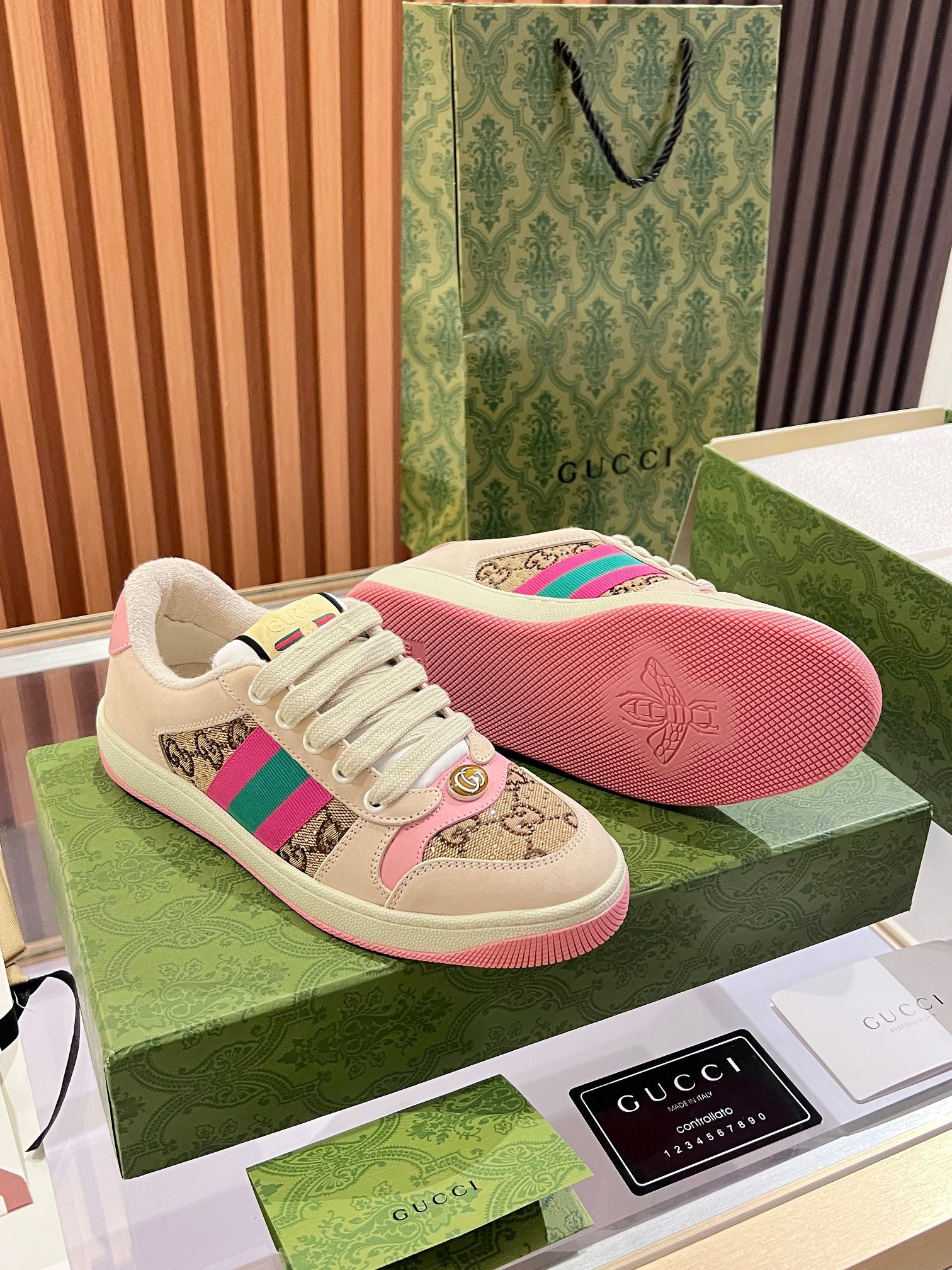Gucci Distressed sneakers - Pre owned