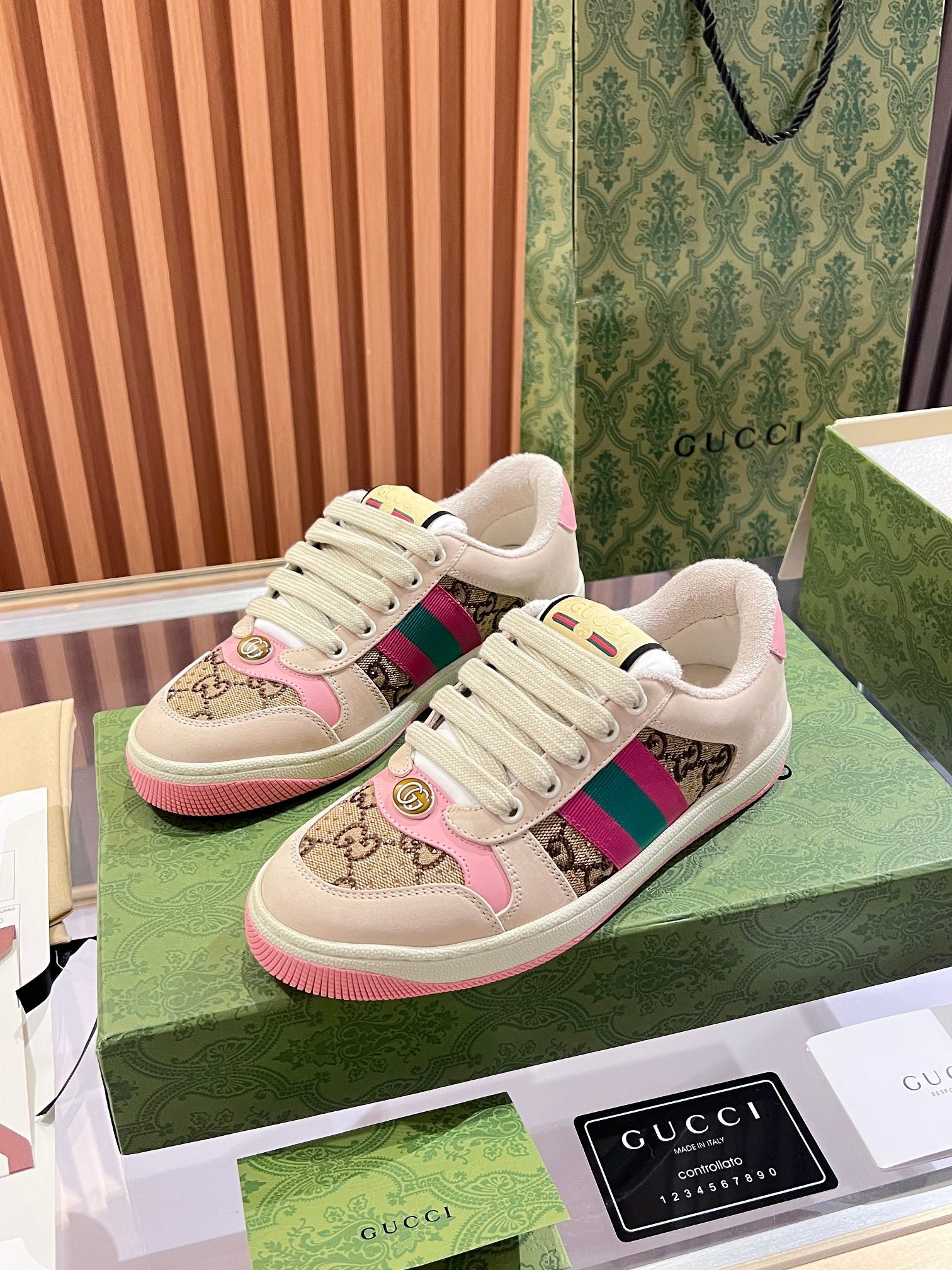 Gucci Distressed sneakers - Pre owned