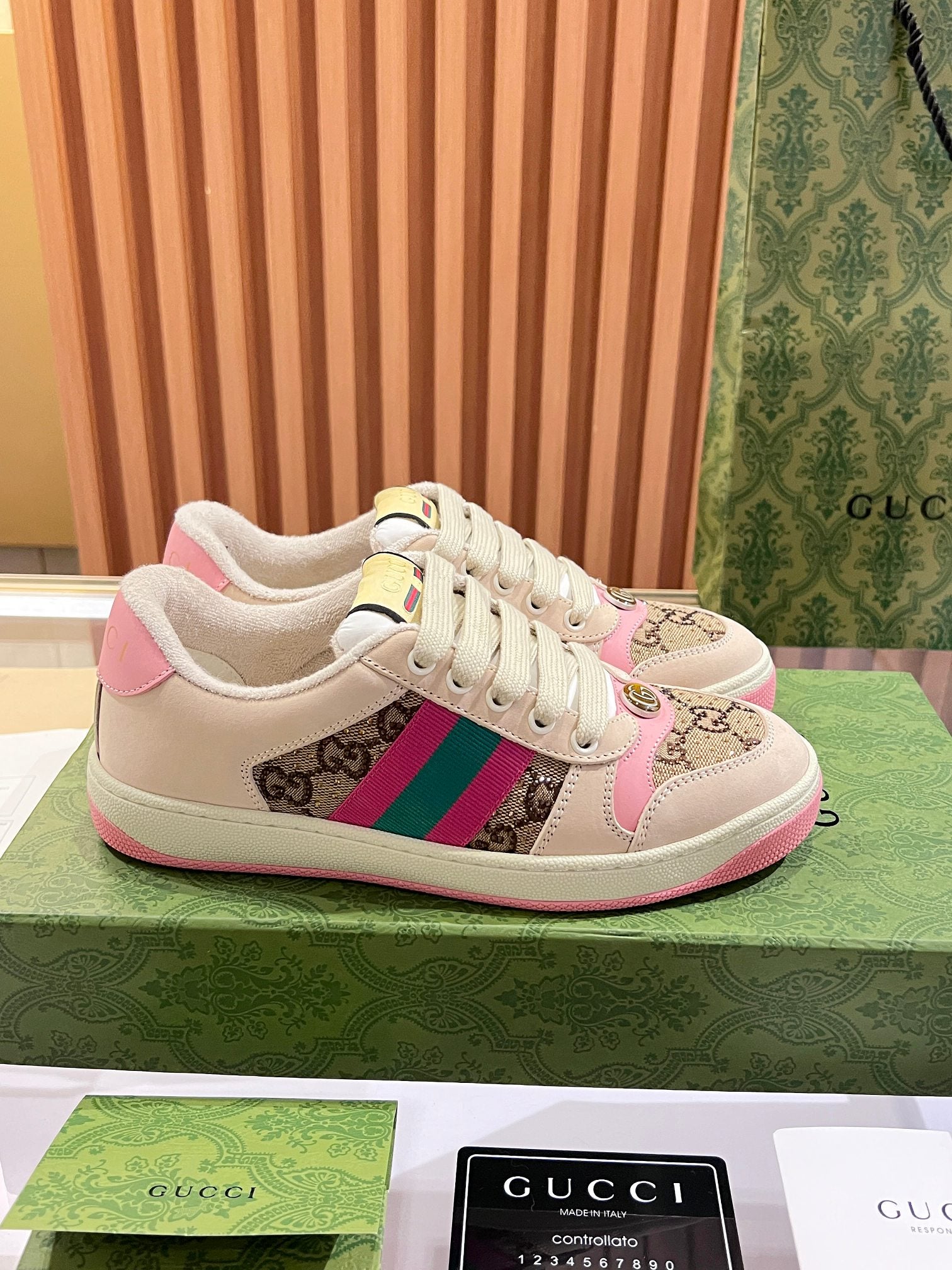 Gucci Distressed sneakers - Pre owned