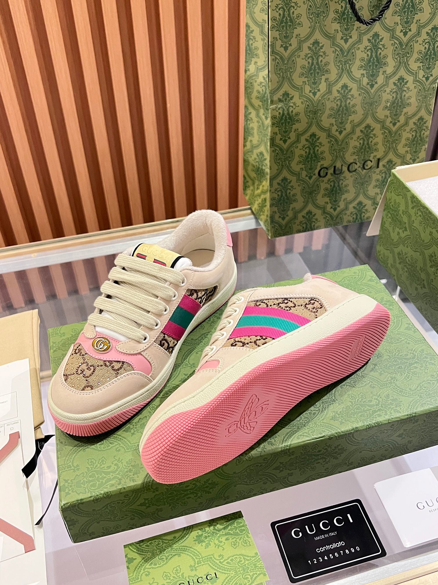 Gucci Distressed sneakers - Pre owned